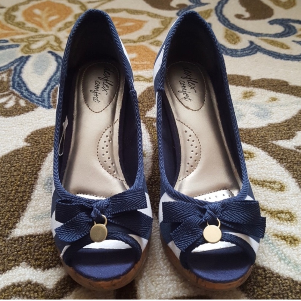 White & Navy Striped Wedge size 6.5